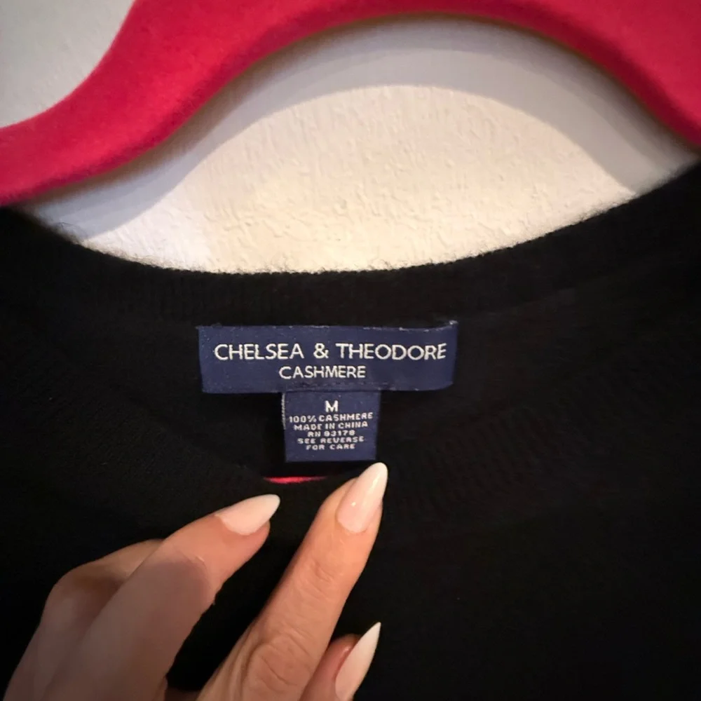 Chelsea & Theodore Black Crew Neck Sweater - Picture 4 of 5